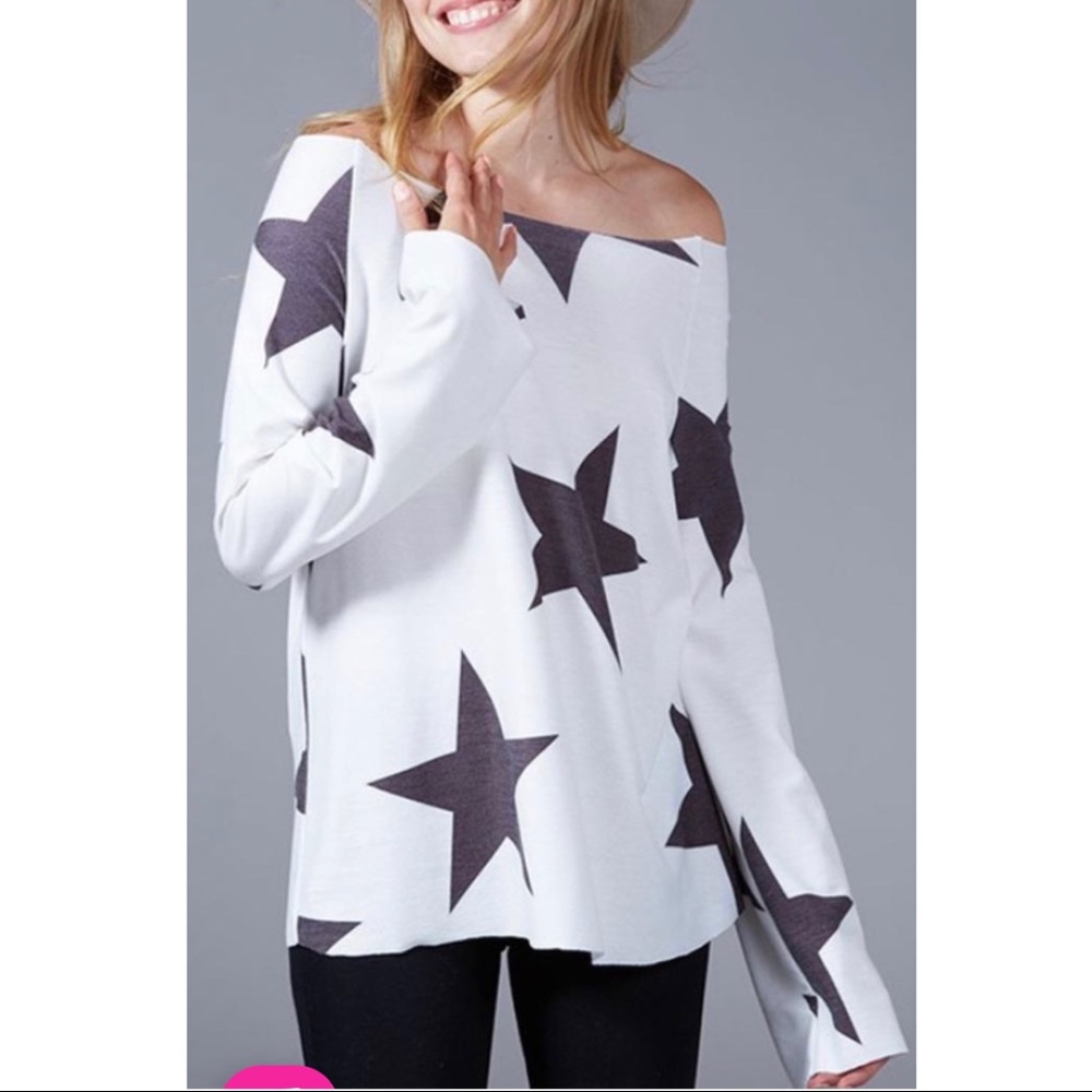 ⭐️Fantastic Fawn Black & White Stars Top ⭐️